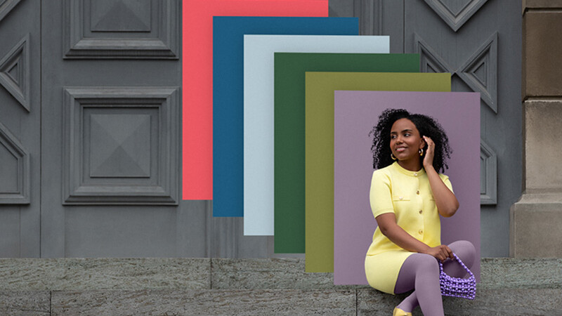 Een vrouw zit op een trap en draagt compressiekleding in bijpassende kleuren; achter haar zijn overlappende kleurvlakken in verschillende trendy kleuren gerangschikt. Een vrouw zit op een trap en draagt compressiekleding in bijpassende kleuren; achter haar zijn overlappende kleurvlakken in verschillende trendy kleuren gerangschikt.
