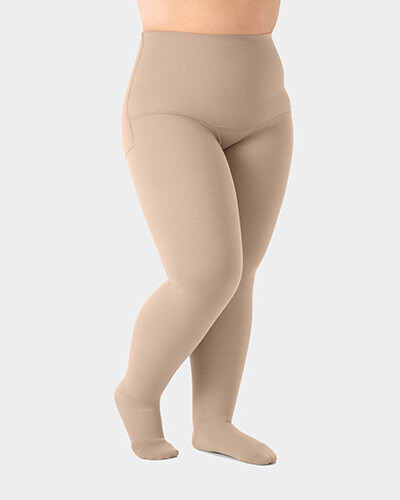 Collant compressivi Juzo Expert. Gamba di una persona che indossa Juzo Expert come collant compressivo e sta leggermente di lato.