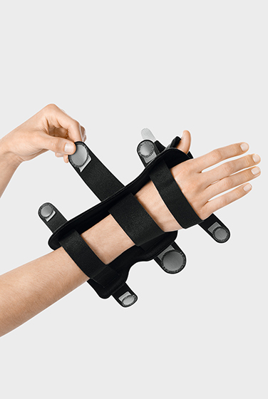 Fastening straps with micro touch fasteners Palmar Xtec Rhizo wrist orthosis is fixed in place with micro touch fasteners