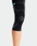 Genu Xtra-Wide Black Knee with JuzoFlex Genu-Wide in colour Black