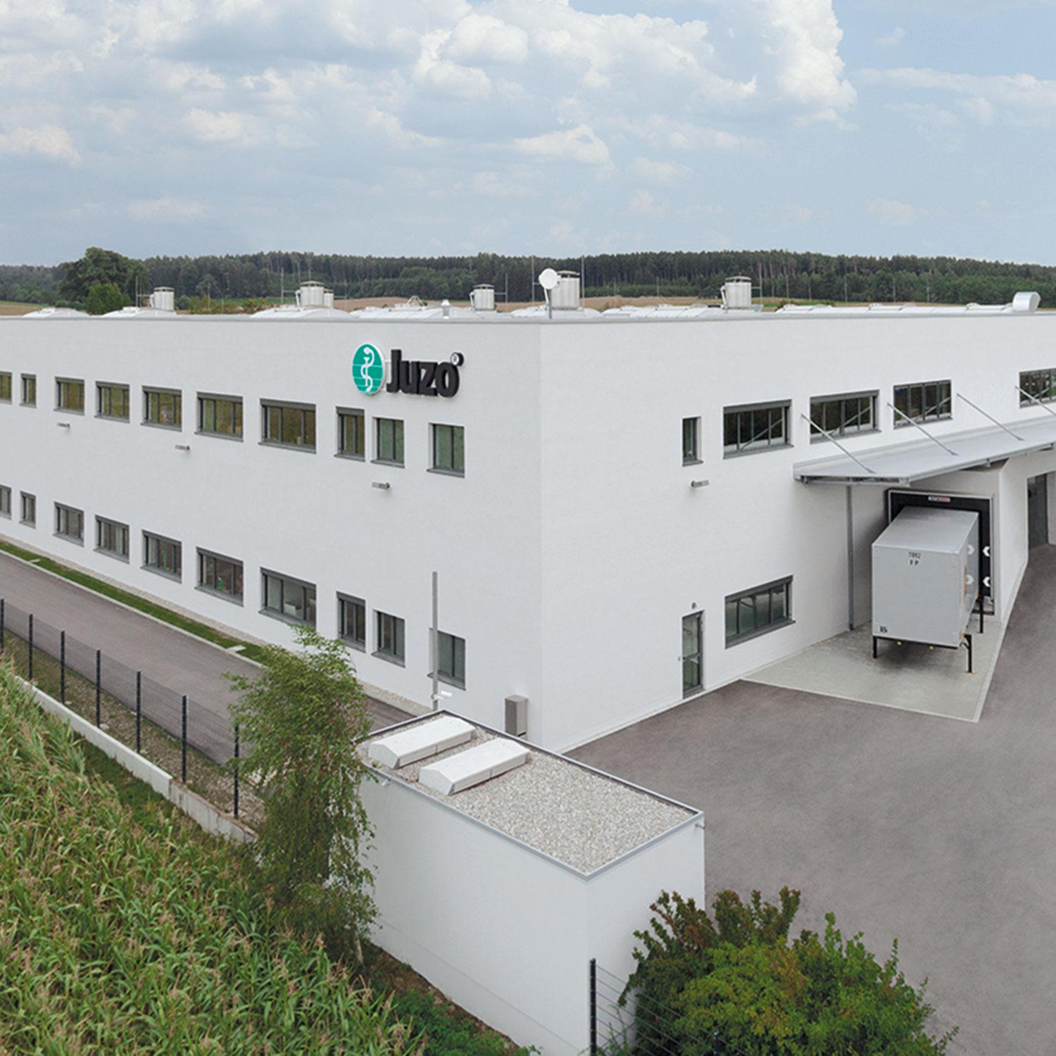 Het bedrijfsgebouw van Juzo in de Industriestraße Het bedrijfsgebouw van Juzo in de Industriestraße