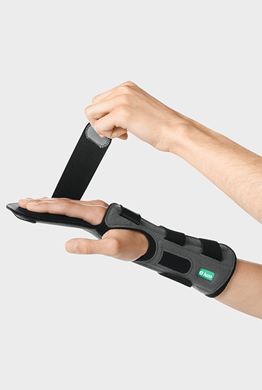 Fastening strap for securing the finger support Finger support of the Palmar Xtec Digitus wrist orthosis being secured