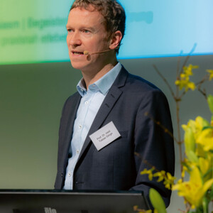 Wissenschaftl. Leitung Prof. Dr. med. Tobias Görge Die wissenschaftliche Leitung des Phlebologischen Symposiums in Mönchengladbach hatte Prof. Dr. med. Tobias Görge.
